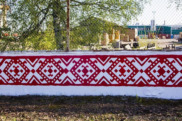Vecmīlgrāvieši Latvijai simtgadē dāvina latviski apgleznotu sienu 222270