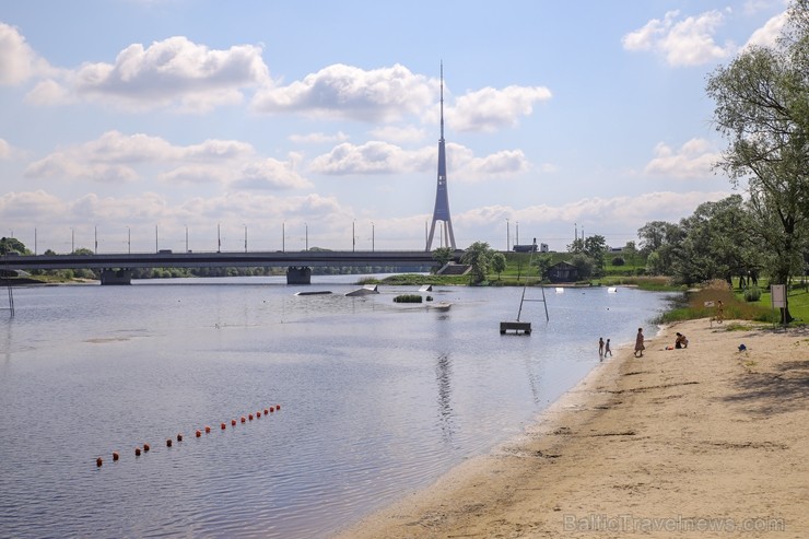 Līdz ar peldsezonas sākšanos, Rīgas pludmales sākuši uzmanīt glābēji 223044