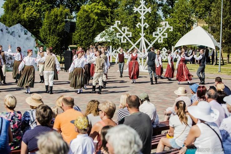 753. dzimšanas dienā Jelgavas iedzīvotāji un viesi varēja baudīt plašu izklaides un kultūras programu 223975