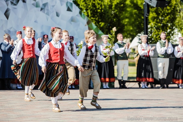 753. dzimšanas dienā Jelgavas iedzīvotāji un viesi varēja baudīt plašu izklaides un kultūras programu 223994