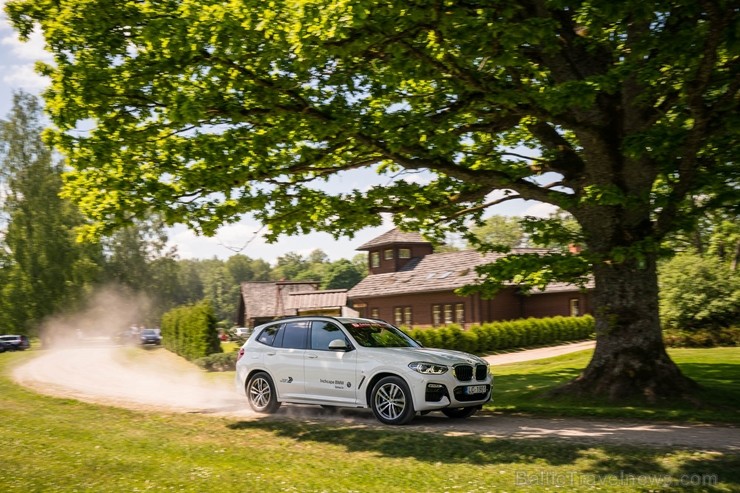 Turaidā izmēģina pirmos 11 «Latvijas Gada auto 2019»  konkursam pieteiktos automobiļus 224374