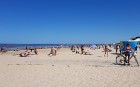 Karstais un saulainais laiks ir piepildījis Jūrmalas pludmali ar atpūtniekiem un tūristiem. Foto: Samsung Note8 7