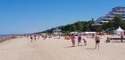 Karstais un saulainais laiks ir piepildījis Jūrmalas pludmali ar atpūtniekiem un tūristiem. Foto: Samsung Note8 10