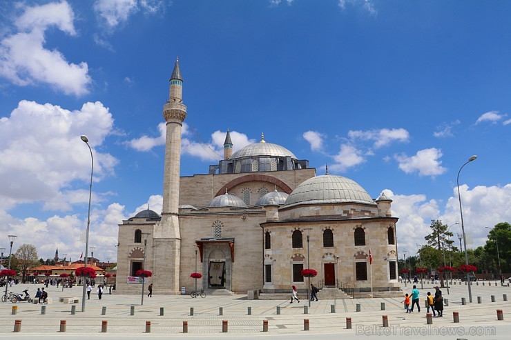 Travelnews.lv iepazīst Mevlevi jeb Rūmī mauzoleju, muzeja ēku, mošeju un centrālo laukumu. Sadarbībā ar Turkish Airlines 225015