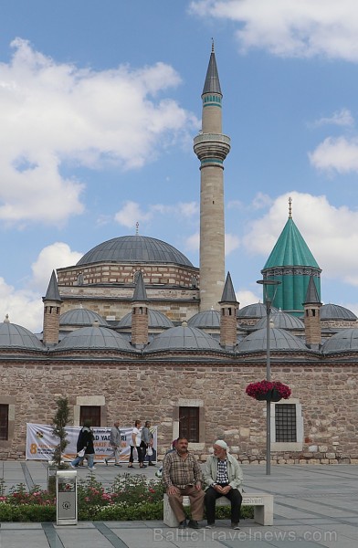 Travelnews.lv iepazīst Mevlevi jeb Rūmī mauzoleju, muzeja ēku, mošeju un centrālo laukumu. Sadarbībā ar Turkish Airlines 225017