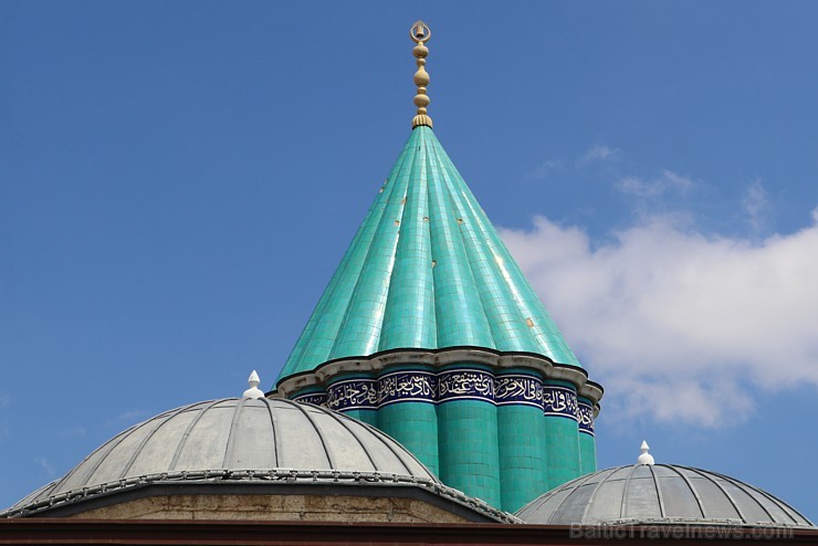 Travelnews.lv iepazīst Mevlevi jeb Rūmī mauzoleju, muzeja ēku, mošeju un centrālo laukumu. Sadarbībā ar Turkish Airlines 225018