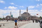 Travelnews.lv iepazīst Mevlevi jeb Rūmī mauzoleju, muzeja ēku, mošeju un centrālo laukumu. Sadarbībā ar Turkish Airlines 1
