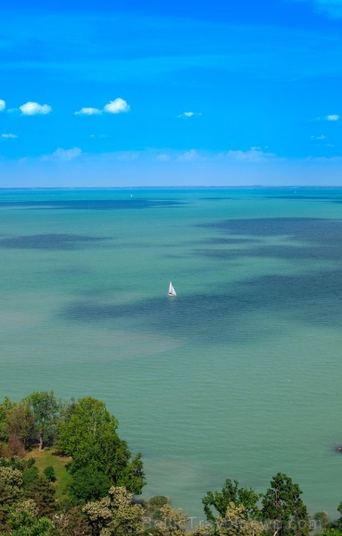 Ungārijas milzu ezeru Balatonu var sajaukt ar jūru 225411