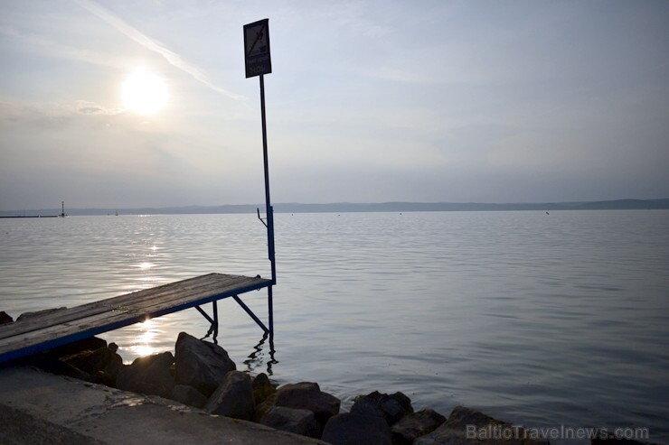 Ungārijas milzu ezeru Balatonu var sajaukt ar jūru 225415