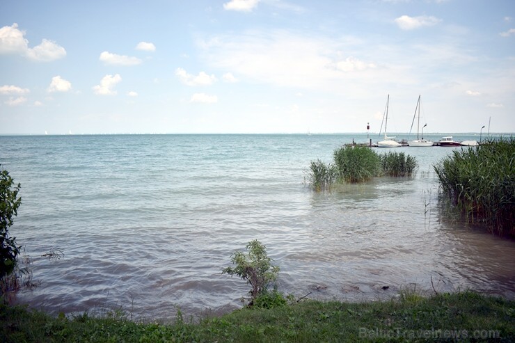 Ungārijas milzu ezeru Balatonu var sajaukt ar jūru 225430