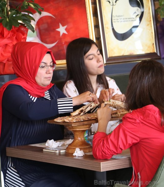 Travelnews.lv apmeklē un izbauda Konjas vietējo virtuvi pusdienlaikā. Sadarbībā ar Turkish Airlines 225737