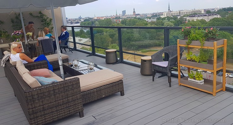 Pārdaugavas viesnīca «Bellevue Park Hotel Riga» atklāj restorāna «Le Sommet» jumta terasi ar burvīgu Rīgas skatu. Foto: Samsung Galaxy Note8 226052