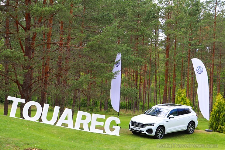 Golfa klubā «Viesturi» tiek prezentēts jaunais apvidus automobilis «Volkswagen Touareg» 226346