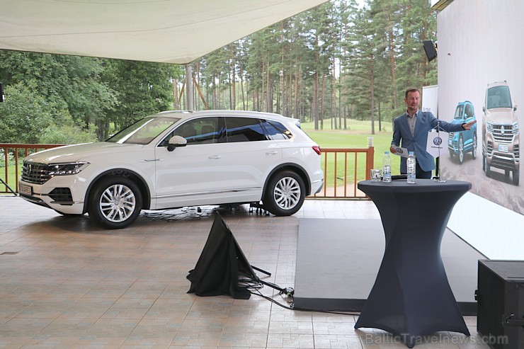 Golfa klubā «Viesturi» tiek prezentēts jaunais apvidus automobilis «Volkswagen Touareg» 226353
