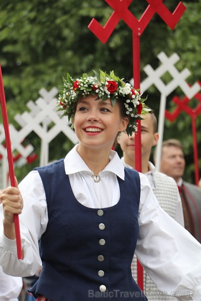 Dziesmu un deju svētku atklāšanas gājiens pulcē Rīgā visus Latvijas novadus (101-200) 226619