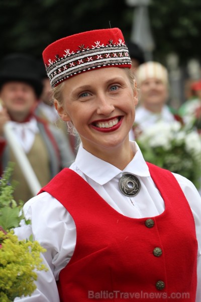 Dziesmu un deju svētku atklāšanas gājiens pulcē Rīgā visus Latvijas novadus (101-200) 226659