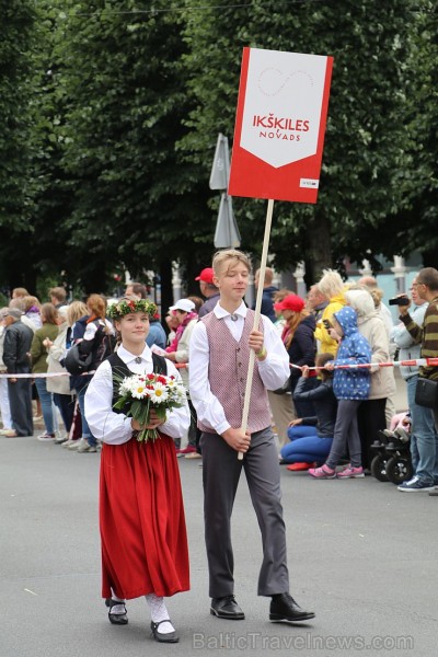 Dziesmu un deju svētku atklāšanas gājiens pulcē Rīgā visus Latvijas novadus (101-200) 226663