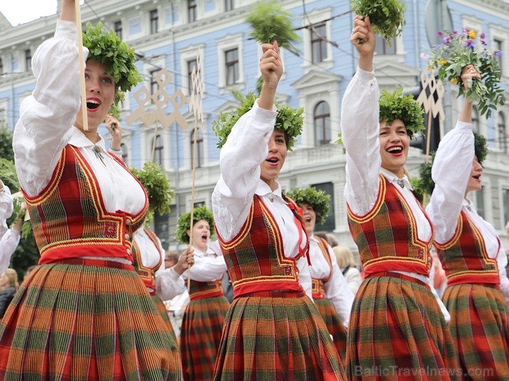 Dziesmu un deju svētku atklāšanas gājiens pulcē Rīgā visus Latvijas novadus (101-200) 226669