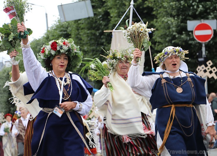 Dziesmu un deju svētku atklāšanas gājiens pulcē Rīgā visus Latvijas novadus (101-200) 226672