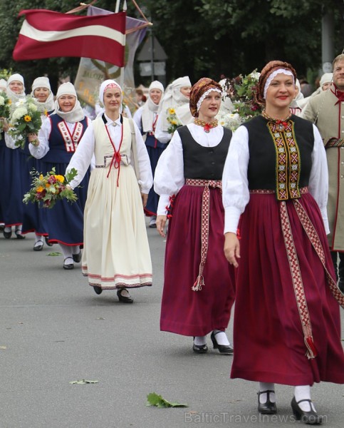 Dziesmu un deju svētku atklāšanas gājiens pulcē Rīgā visus Latvijas novadus (101-200) 226695