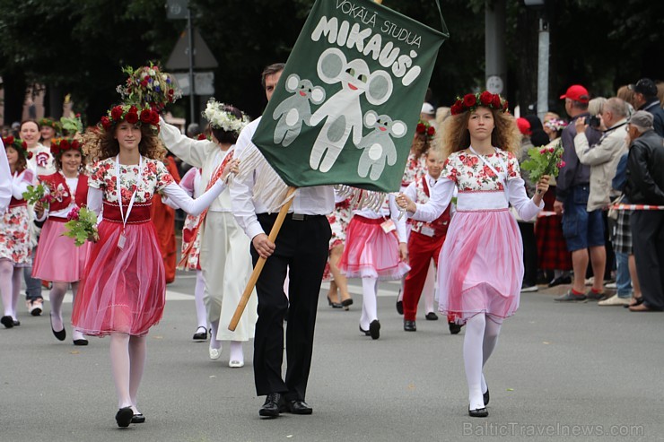 Dziesmu un deju svētku atklāšanas gājiens pulcē Rīgā visus Latvijas novadus (201-300) 226719