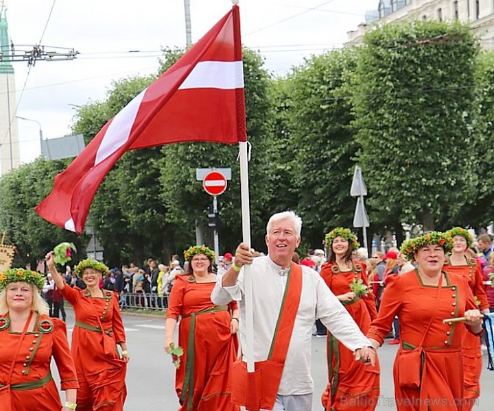 Dziesmu un deju svētku atklāšanas gājiens pulcē Rīgā visus Latvijas novadus (201-300) 226720