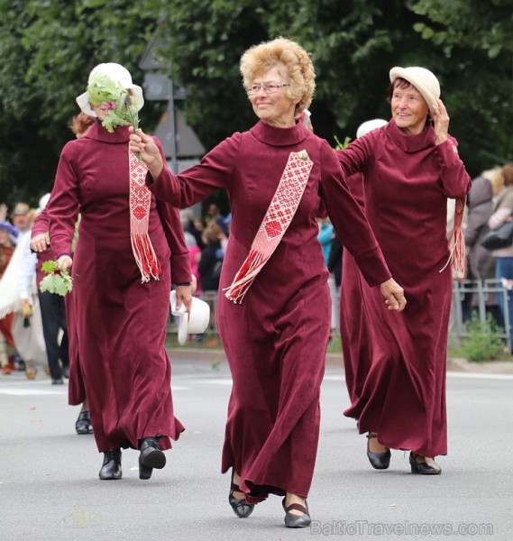 Dziesmu un deju svētku atklāšanas gājiens pulcē Rīgā visus Latvijas novadus (201-300) 226721