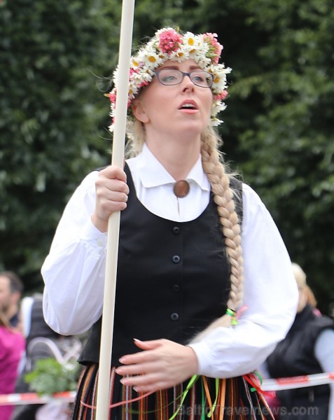 Dziesmu un deju svētku atklāšanas gājiens pulcē Rīgā visus Latvijas novadus (201-300) 226731