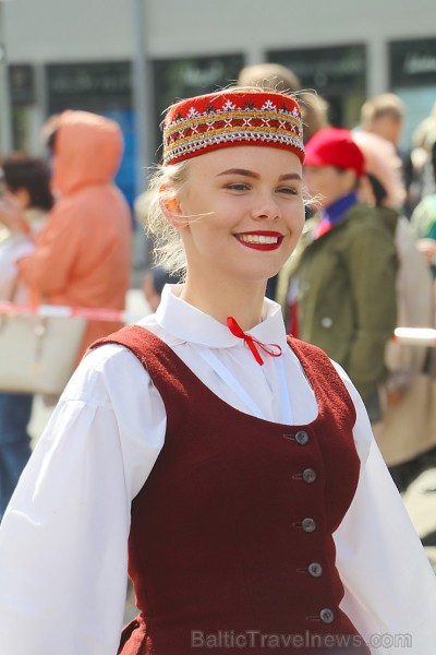 Dziesmu un deju svētku atklāšanas gājiens pulcē Rīgā visus Latvijas novadus (201-300) 226737