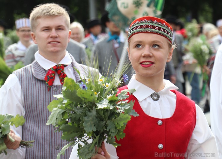 Dziesmu un deju svētku atklāšanas gājiens pulcē Rīgā visus Latvijas novadus (201-300) 226743
