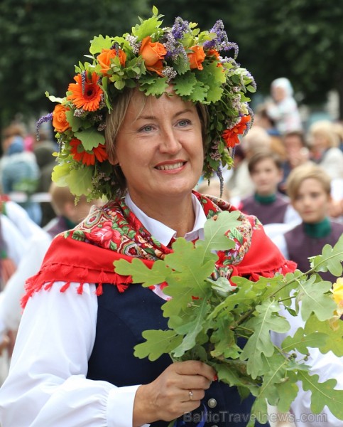 Dziesmu un deju svētku atklāšanas gājiens pulcē Rīgā visus Latvijas novadus (201-300) 226755