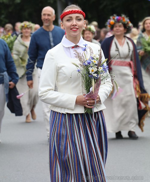 Dziesmu un deju svētku atklāšanas gājiens pulcē Rīgā visus Latvijas novadus (201-300) 226757