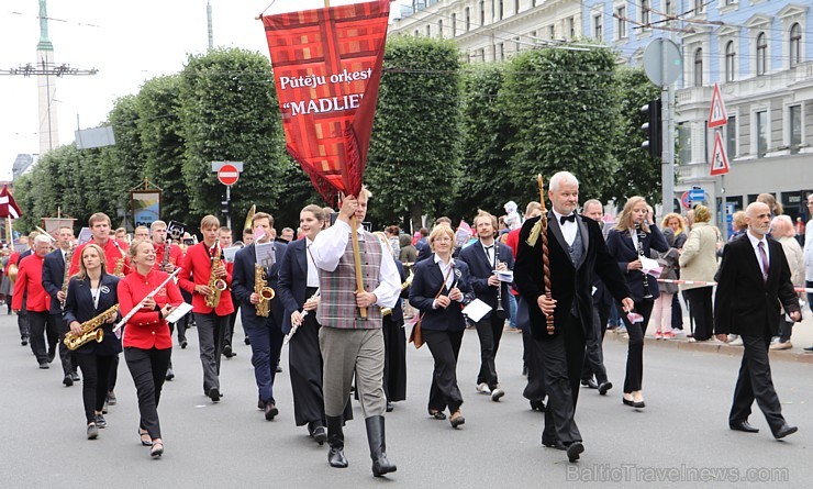 Dziesmu un deju svētku atklāšanas gājiens pulcē Rīgā visus Latvijas novadus (201-300) 226759