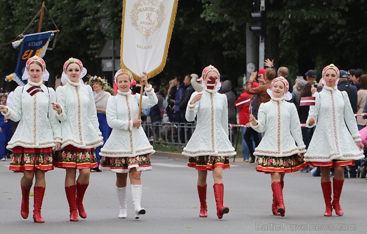 Dziesmu un deju svētku atklāšanas gājiens pulcē Rīgā visus Latvijas novadus (201-300) 226793