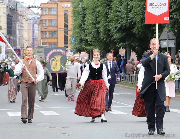 Dziesmu un deju svētku atklāšanas gājiens pulcē Rīgā visus Latvijas novadus (201-300) 226800