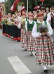 Dziesmu un deju svētku atklāšanas gājiens pulcē Rīgā visus Latvijas novadus (201-300) 74