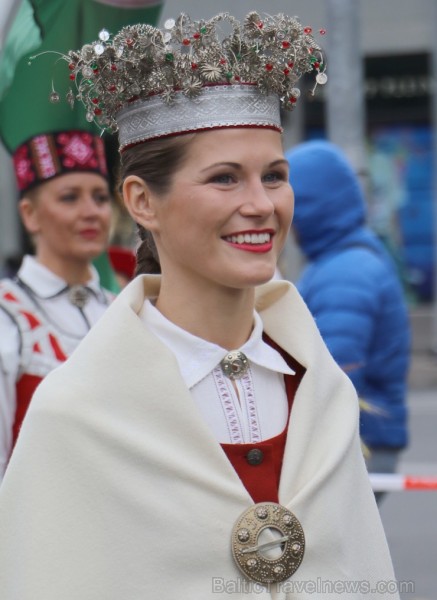 Dziesmu un deju svētku atklāšanas gājiens pulcē Rīgā visus Latvijas novadus (301-400) 226900