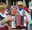 Dziesmu un deju svētku atklāšanas gājiens pulcē Rīgā visus Latvijas novadus (301-400) 9