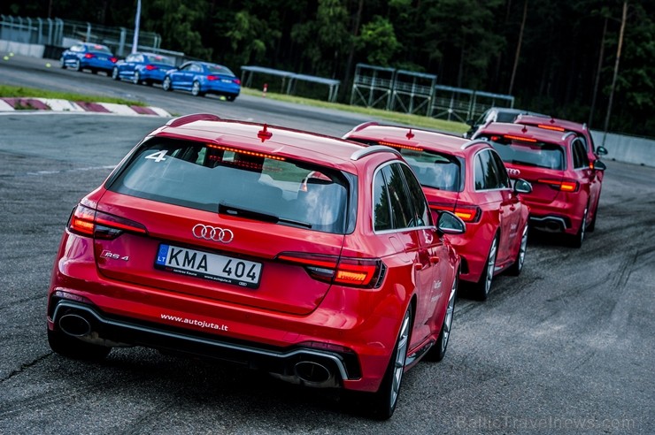Travelnews.lv izmēģina Audi RS 3 un Audi RS 4 dinamiskās īpašības Biķernieku trasē 226844