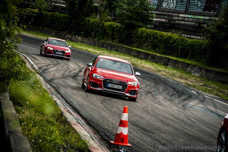 Travelnews.lv izmēģina Audi RS 3 un Audi RS 4 dinamiskās īpašības Biķernieku trasē 226846