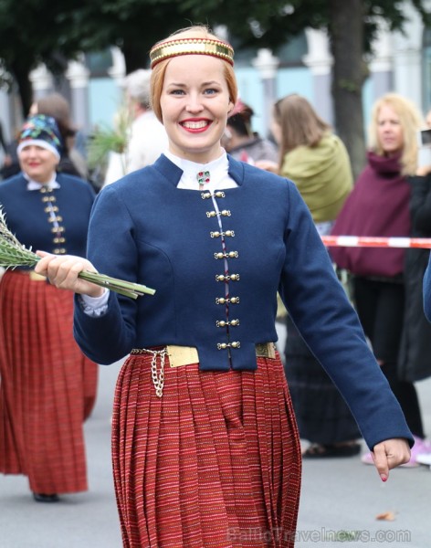 Dziesmu un deju svētku atklāšanas gājiens pulcē Rīgā visus Latvijas novadus (401-500) 226976