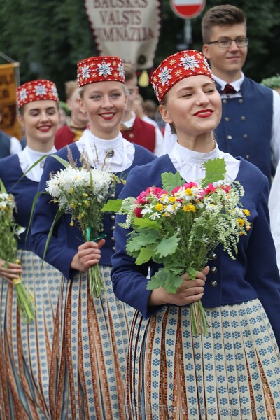 Dziesmu un deju svētku atklāšanas gājiens pulcē Rīgā visus Latvijas novadus (401-500) 226989