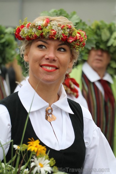 Dziesmu un deju svētku atklāšanas gājiens pulcē Rīgā visus Latvijas novadus (401-500) 227016