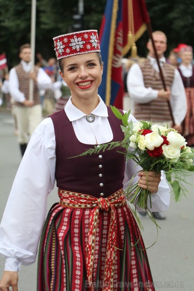 Dziesmu un deju svētku atklāšanas gājiens pulcē Rīgā visus Latvijas novadus (401-500) 227034