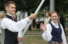 Dziesmu un deju svētku atklāšanas gājiens pulcē Rīgā visus Latvijas novadus (401-500) 77