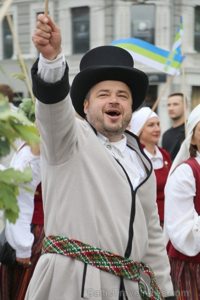 Dziesmu un deju svētku atklāšanas gājiens pulcē Rīgā visus Latvijas novadus (501-600) 227161