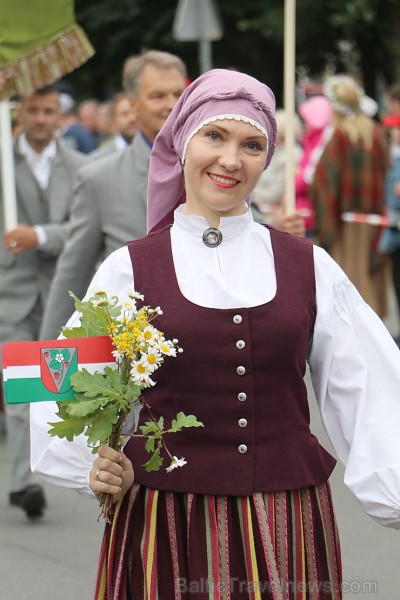 Dziesmu un deju svētku atklāšanas gājiens pulcē Rīgā visus Latvijas novadus (501-600) 227169