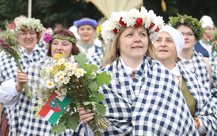Dziesmu un deju svētku atklāšanas gājiens pulcē Rīgā visus Latvijas novadus (501-600) 227170