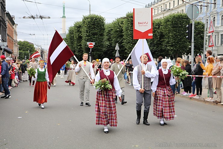 Dziesmu un deju svētku atklāšanas gājiens pulcē Rīgā visus Latvijas novadus (501-600) 227173