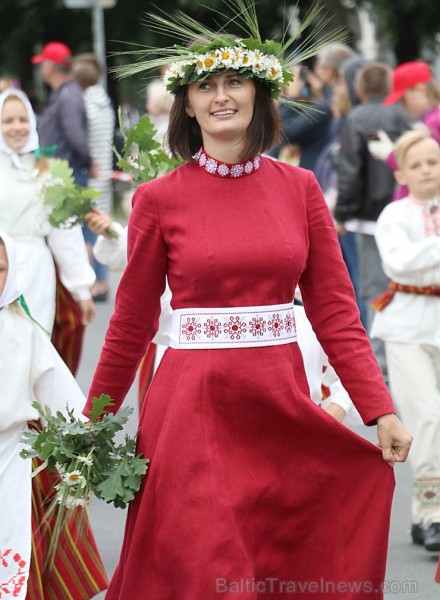 Dziesmu un deju svētku atklāšanas gājiens pulcē Rīgā visus Latvijas novadus (501-600) 227175